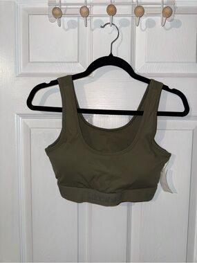 Recess Women’s Logo Sports Bra Size Small Green Racerback Padded Pullover NWT